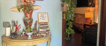 Budget Private Room in Shared Home 18+ - Host On-Site - Near Beach