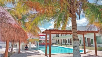 2 utendørsbassenger