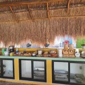 Lunch and dinner served - Pelican Inn at Las Dunas Resort (Progreso)