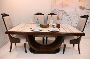 تناول الطعام