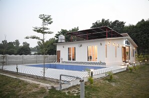 المنشأة من الخارج