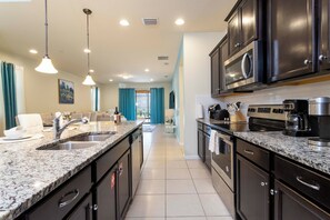 Private kitchen - Luxurious 6BR Home with Pool, BBQ & Game Room – Ideal for Families! (Kissimmee)