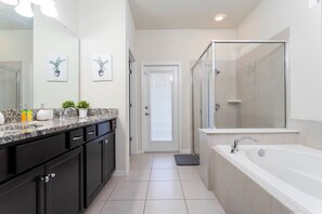 Shower, hair dryer, towels, soap - Luxurious 6BR Home with Pool, BBQ & Game Room – Ideal for Families! (Kissimmee)