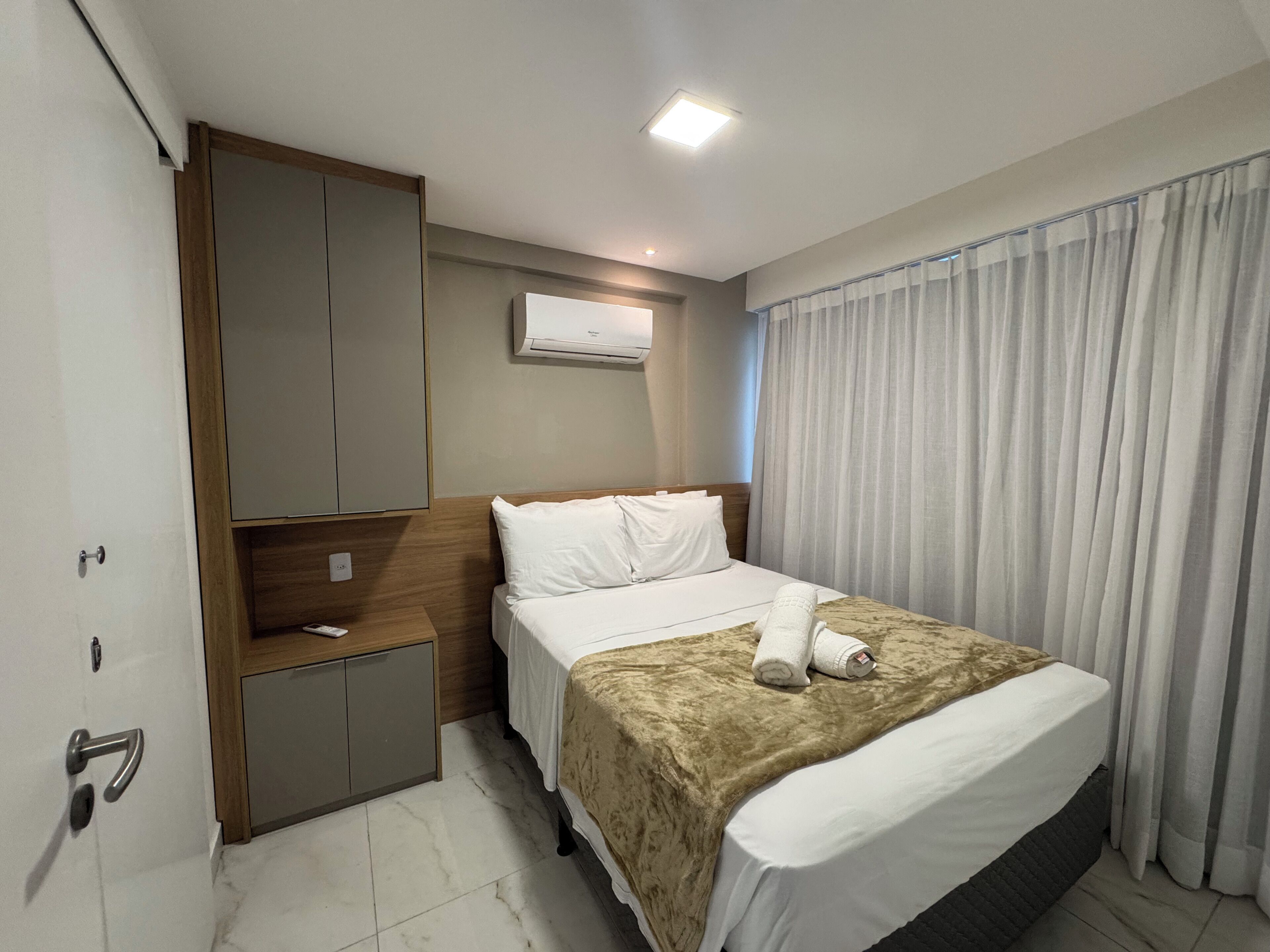 Minibar, free WiFi, bed sheets