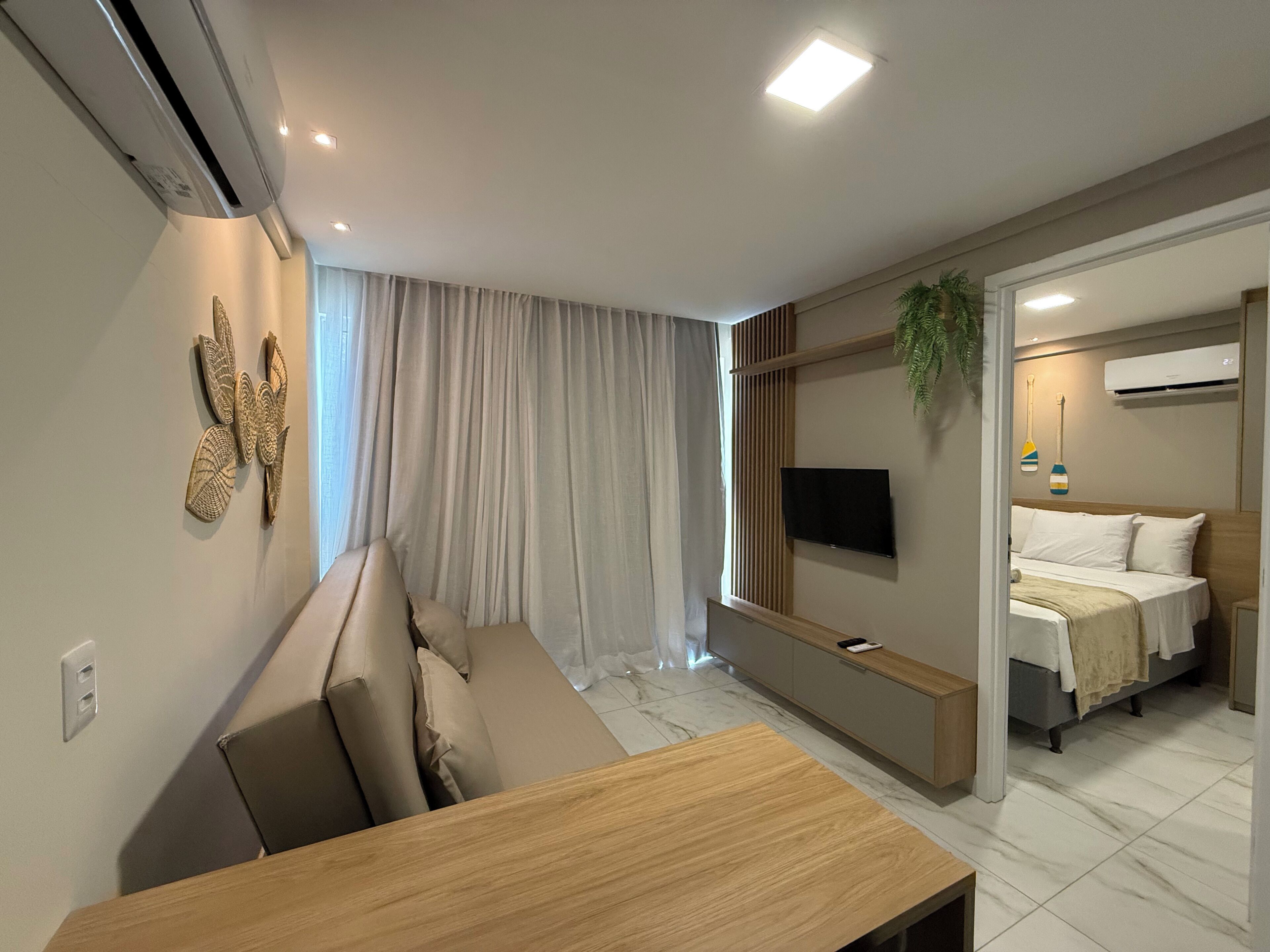 Minibar, free WiFi, bed sheets