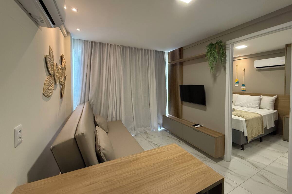 Minibar, free WiFi, bed sheets