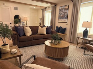 Smart TV, fireplace - Walking distance to ski resorts! Luxury condo in historic Park City. (Park City)
