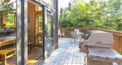 WHAT'S NOT TO LOVE, SKI IN/OUT, END UNIT, SUNNY, DECK, GAS FIREPLACE, 3 BR, 3 BA