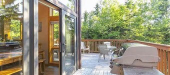 WHAT'S NOT TO LOVE, SKI IN/OUT, END UNIT, SUNNY, DECK, GAS FIREPLACE, 3 BR, 3 BA