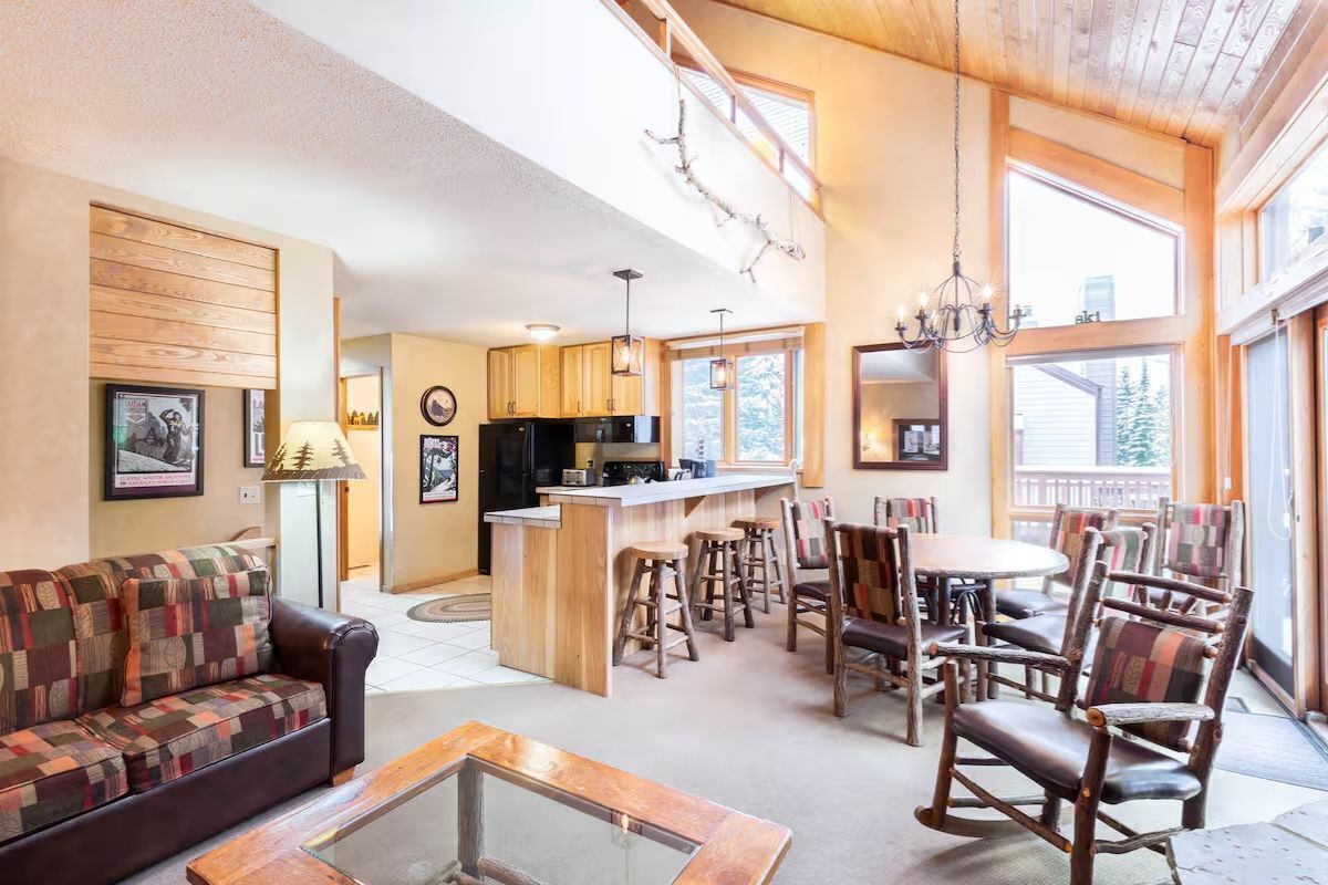 Een smart-tv en een open haard