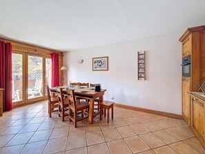 Dining - 2nd floor, swimming pool, tv, ski locker, 63m², Les Menuires (Les Menuires)