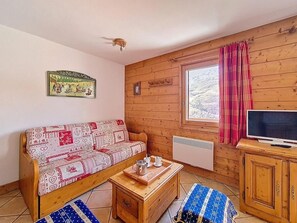 TV - 2nd floor, swimming pool, tv, ski locker, 63m², Les Menuires (Les Menuires)