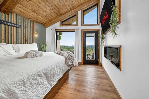 Twilight Timber at Saluda Mountain Retreats!