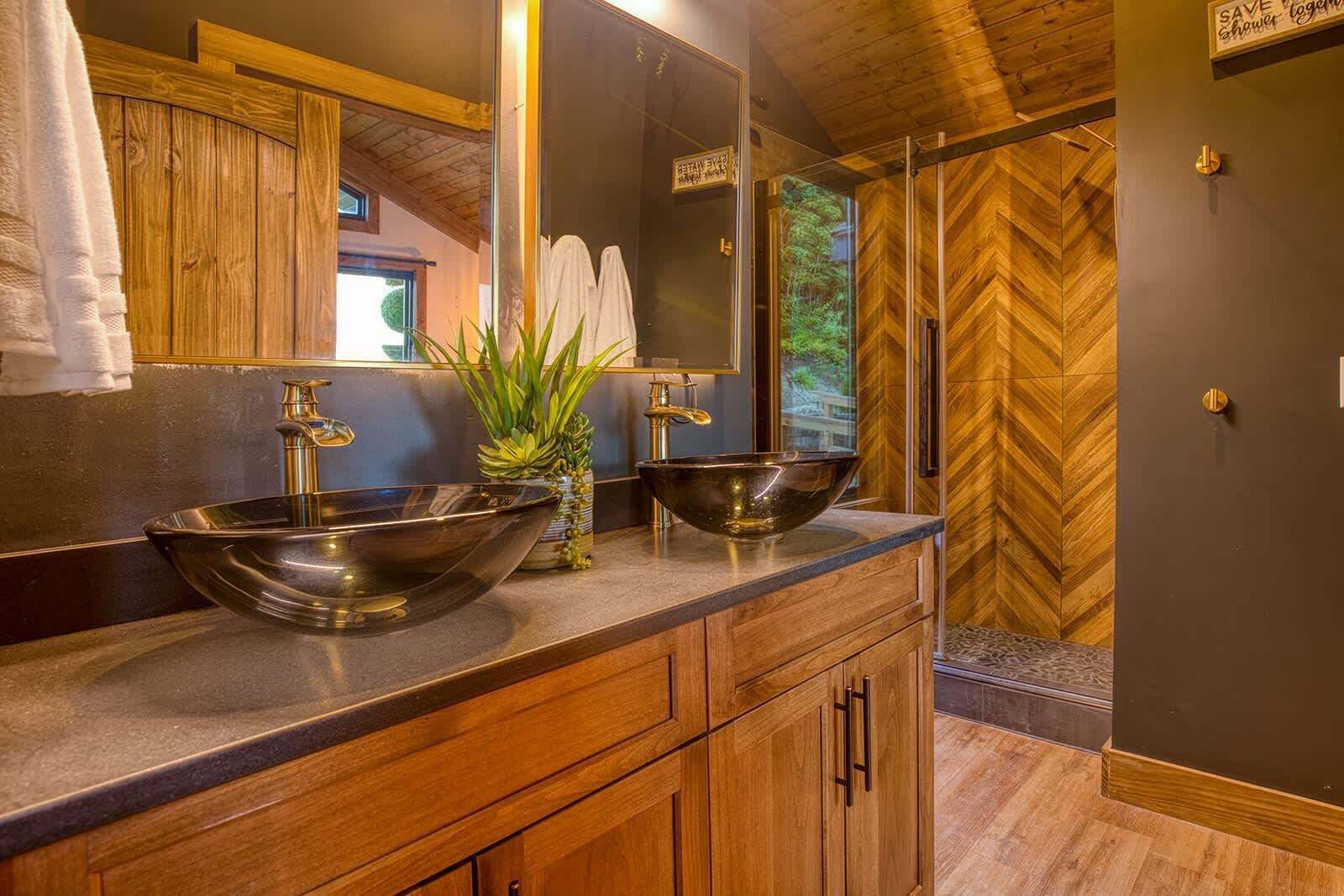 Shower, hair dryer, towels, shampoo