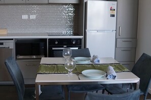 Dining - Family Retreat HarbourResort Citywide in Ramada (Auckland)