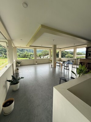 Interior - Superb 3 br apartment AC private parking and 7-min drive to city center (Olongapo City)