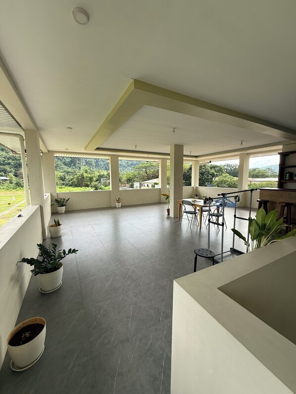 المنشأة من الداخل