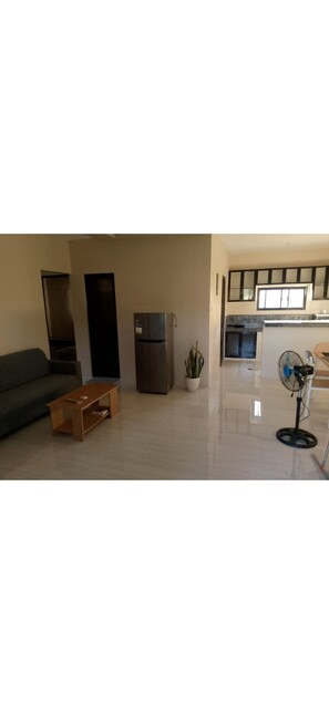 Interior - Superb 3 br apartment AC private parking and 7-min drive to city center (Olongapo City)
