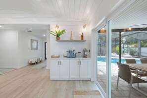 Interior - Sleeps 11, Pool, Close to Anna Maria Beaches (Bradenton)