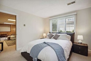 4 bedrooms, WiFi, bed sheets - Modern DC City Home in McLean (McLean)