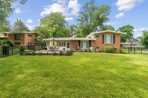 Exterior - Modern DC City Home in McLean (McLean)