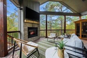 Property grounds - Cozy cabin in peaceful Broken Bow- Stargazing Dome, Hot Tub, Sauna, Hammock Deck (Broken Bow)