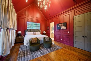 1 bedroom, iron/ironing board, Internet, bed sheets - Cozy cabin in peaceful Broken Bow- Stargazing Dome, Hot Tub, Sauna, Hammock Deck (Broken Bow)