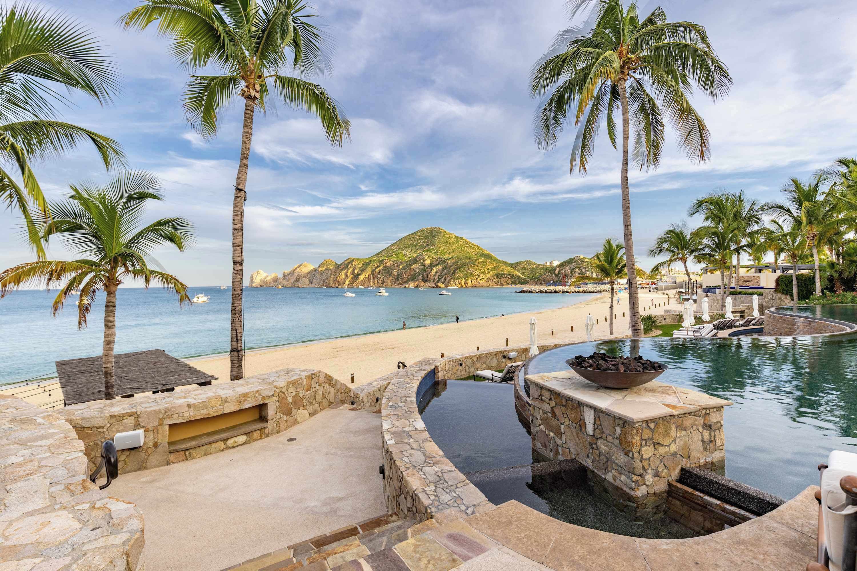 بالقرب من الشاطئ