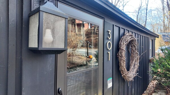 Exterior detail - Peaceful and Private Lakefront Escape w/ Screened in Porch and Kayaks (Bennington)