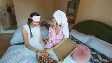 Free WiFi, bed sheets