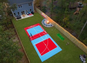 Sports court - NEW 6BR · 11 Beds · Pickleball · HotTub · Firepit · Arcade · Karaoke · Putt Putt (Charlotte)