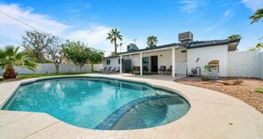 Pool - 4min Walk to Old-Town Entertainment & Shopping w/ POOL & HOT TUB for extra fee (Scottsdale)