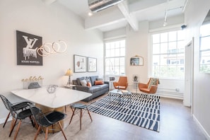 Apartamento, várias camas, cozinha, vista para a cidade (The 333 Suites) | Parte interna