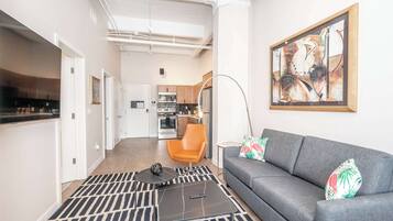 Apartamento, várias camas, cozinha, vista para a cidade (The 333 Suites) | Área de estar