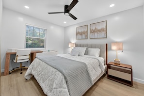 2 bedrooms, iron/ironing board, WiFi, bed sheets - The Sands- 2 Miles To Atlantic Ave - Steps to Beach (Delray Beach)
