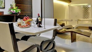 Suite presidencial, vista al mar | Escritorio, espacio para trabajar con laptop y wifi gratis 