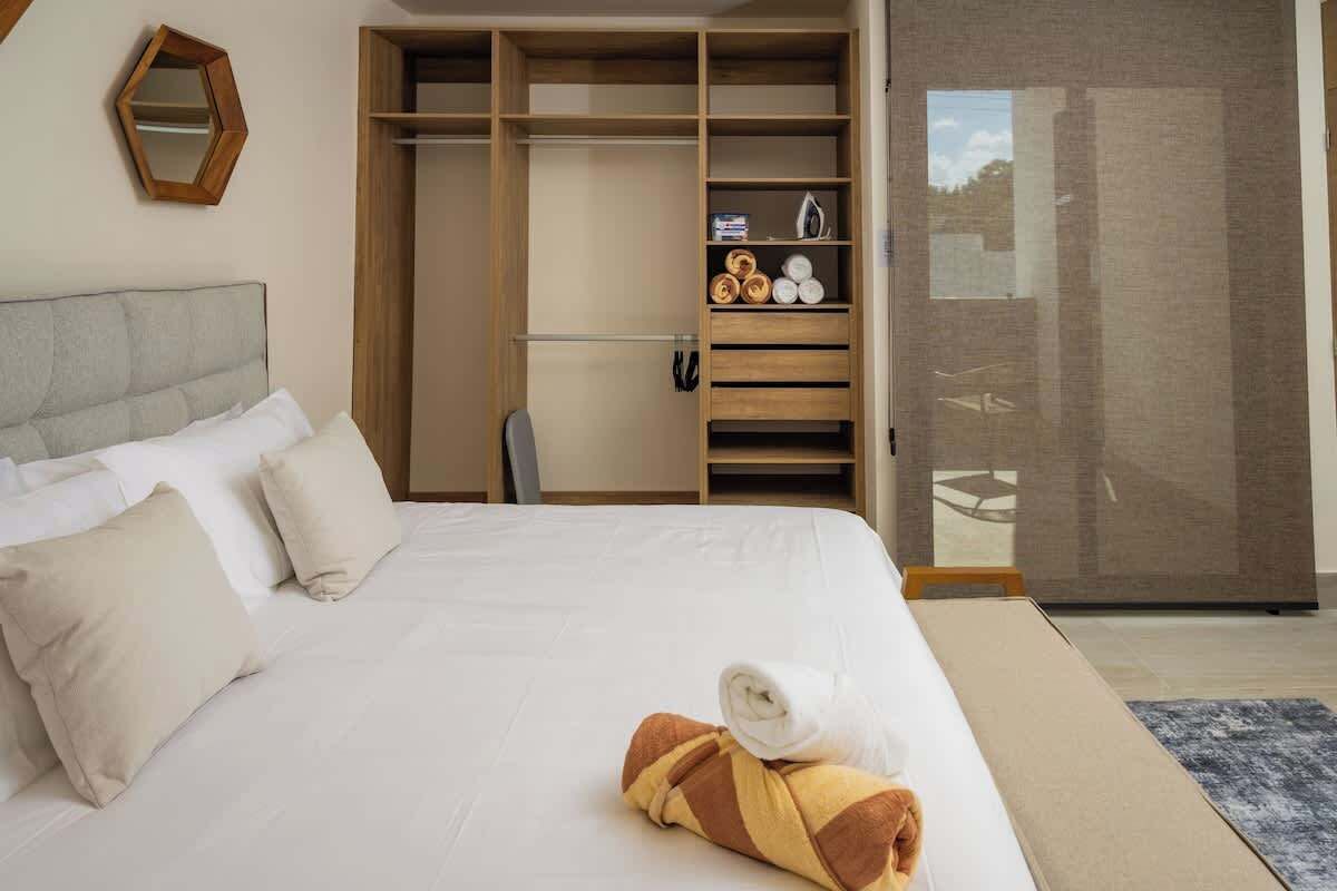 Iron/ironing board, WiFi, bed sheets