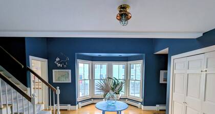Cozy 1-bedroom apartment in Freeport, ME, historic colonial farmhouse