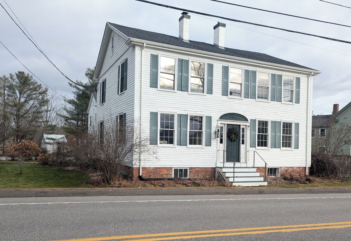 Front of the main house - built in 1796!