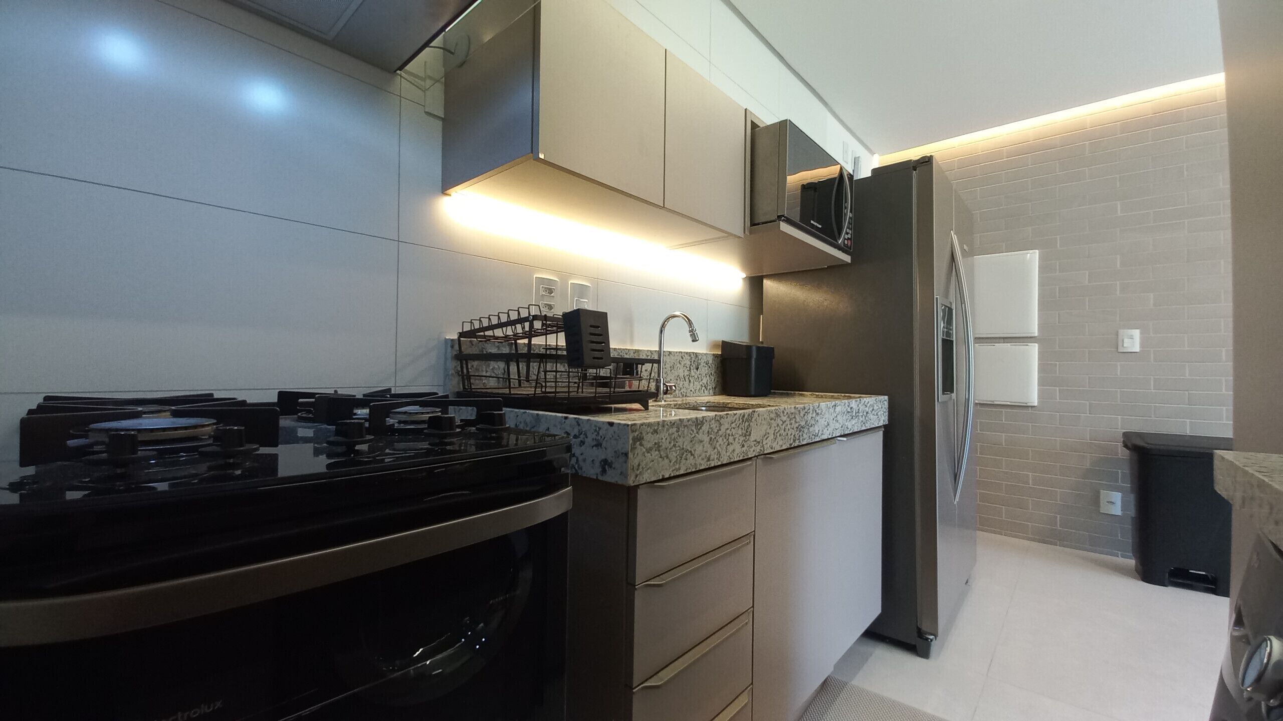 Kühlschrank, Mikrowelle, Ofen, Wasserkocher