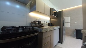 Kühlschrank, Mikrowelle, Ofen, Wasserkocher