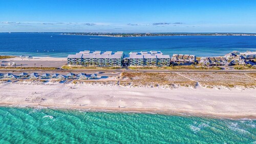 🌴 Palm Beach Club Unit 226 — Gulf-View Getaway in a Gated Waterfront Community