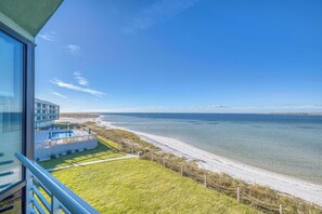 Property grounds - 🌴 Palm Beach Club Unit 226 — Gulf-View Getaway in a Gated Waterfront Community (Pensacola Beach)