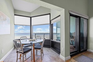Dining - 🌴 Palm Beach Club Unit 226 — Gulf-View Getaway in a Gated Waterfront Community (Pensacola Beach)