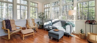 1 Mi to Maine Street! MCM-Style Home in Brunswick