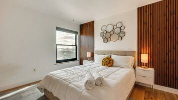 2 bedrooms, desk, Internet, bed sheets