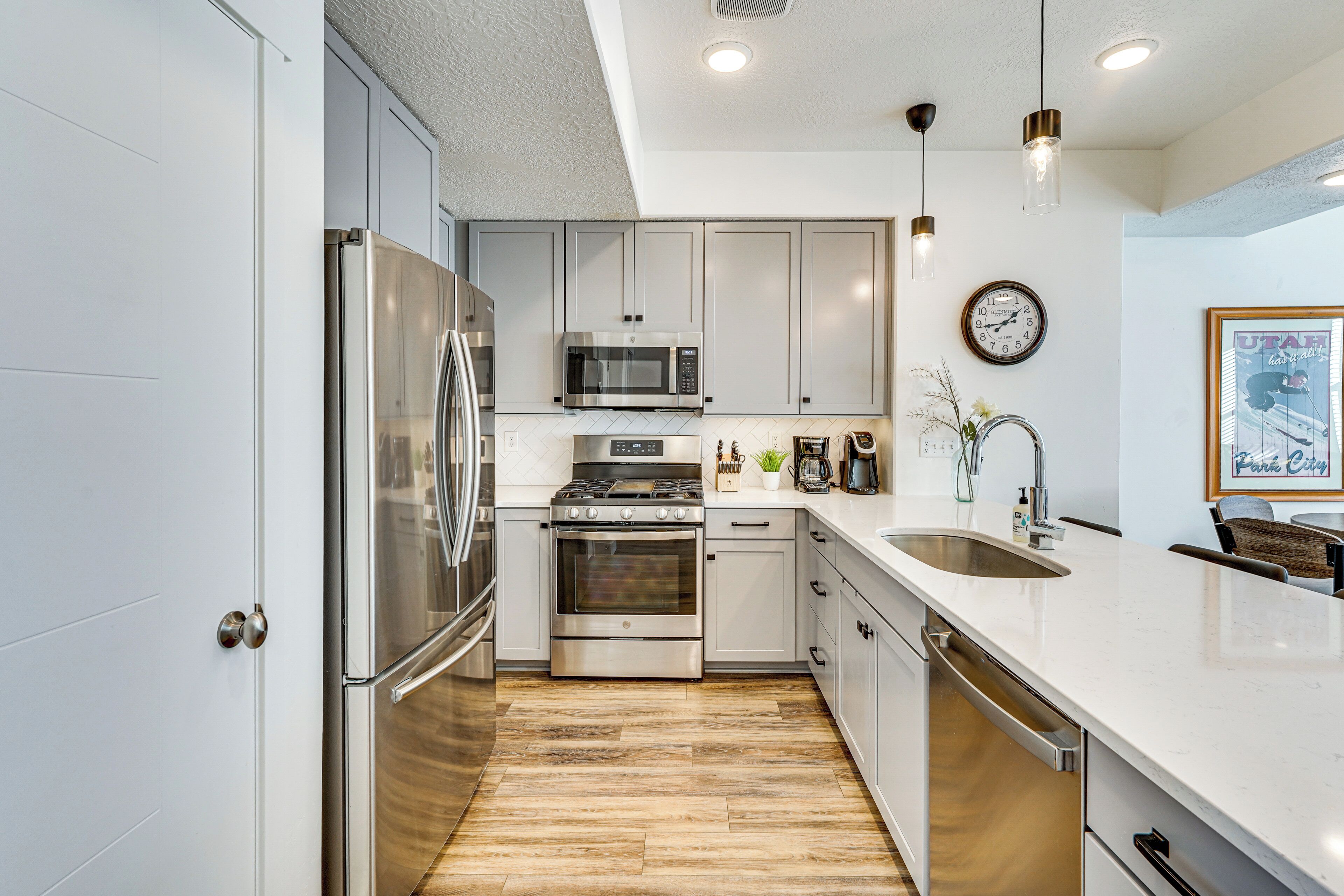 Fridge, microwave, stovetop, dishwasher