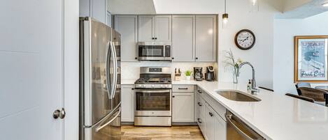 Fridge, microwave, stovetop, dishwasher