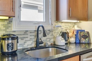 Interior - Walk to Caltrain! Studio in Dtwn San Mateo (San Mateo)
