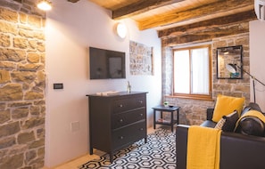 Smart TV - Gorgeous apartment in Oprtalj with WiFi (Oprtalj)